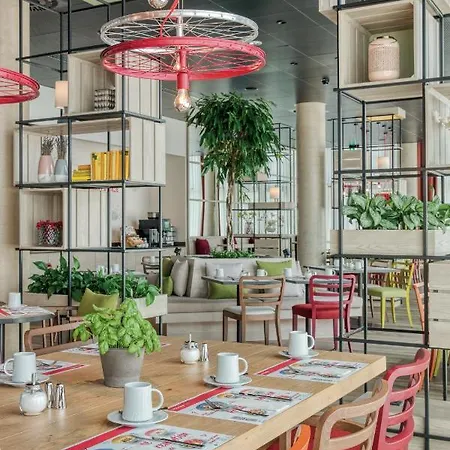 Ξενοδοχείο Intercityhotel 4*