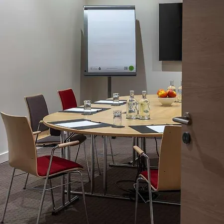 Ξενοδοχείο Intercityhotel 4*