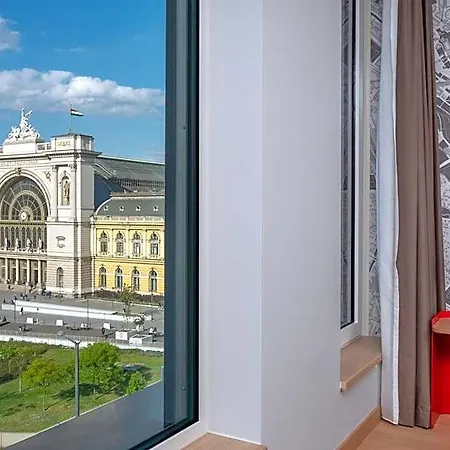 Ξενοδοχείο Intercityhotel 4*