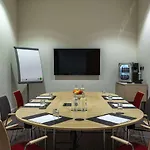 Intercityhotel فندق 4*